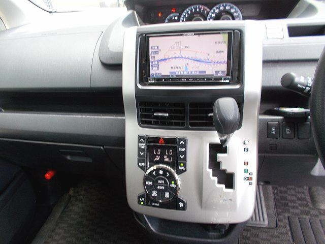 TOYOTA NOAH 2013