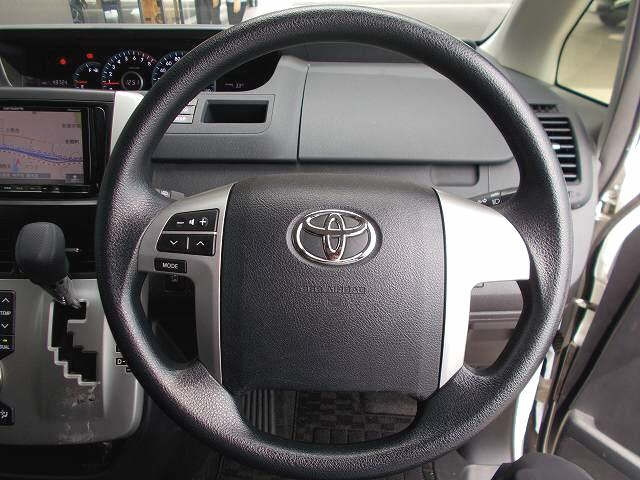 TOYOTA NOAH 2013