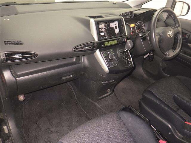TOYOTA WISH 2011
