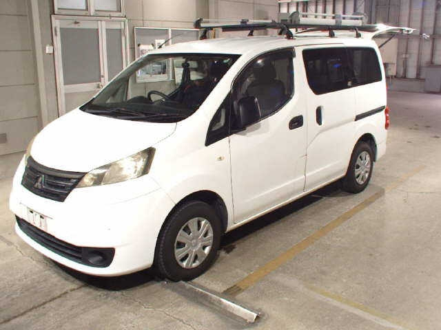 MITSUBISHI DELICA 2015