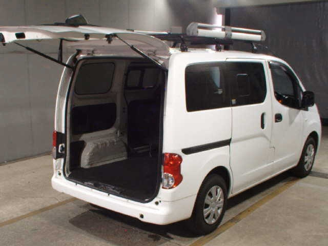 MITSUBISHI DELICA 2015