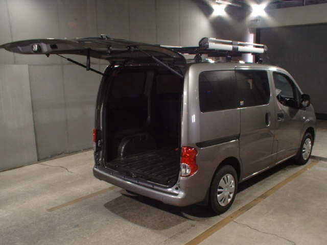 NISSAN NV200 2019