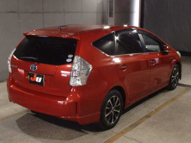 TOYOTA PRIUS ALPHA 2011