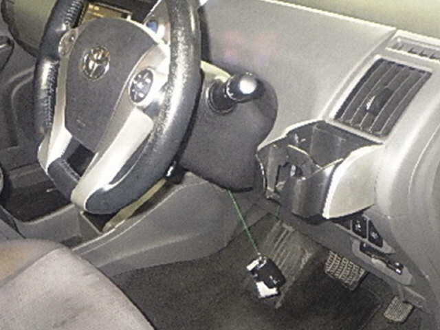 TOYOTA PRIUS ALPHA 2013