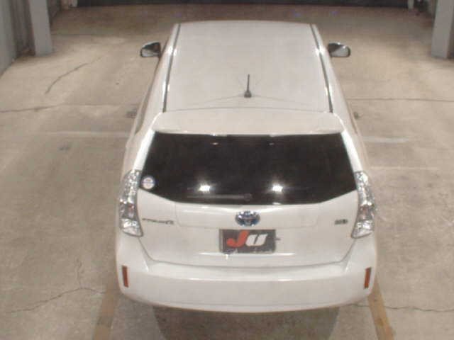 TOYOTA PRIUS ALPHA 2013