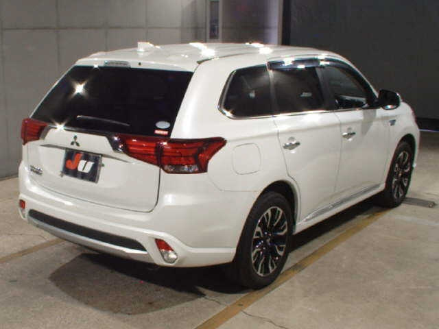MITSUBISHI OUTLANDER PHEV 2016