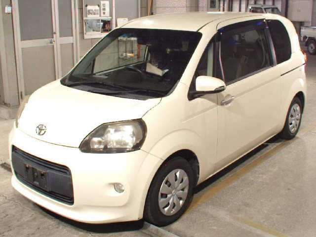 TOYOTA PORTE 2013