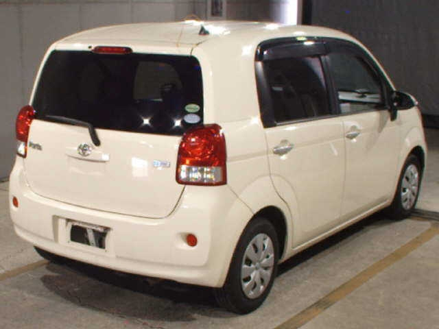 TOYOTA PORTE 2013