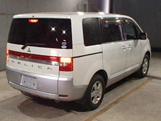 MITSUBISHI DELICA D5 2011