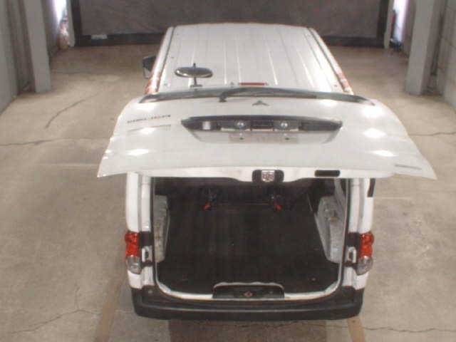 MITSUBISHI DELICA 2018