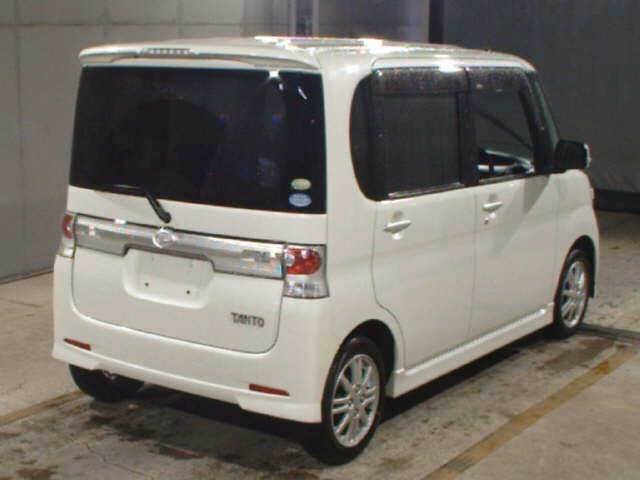 DAIHATSU TANTO 2010