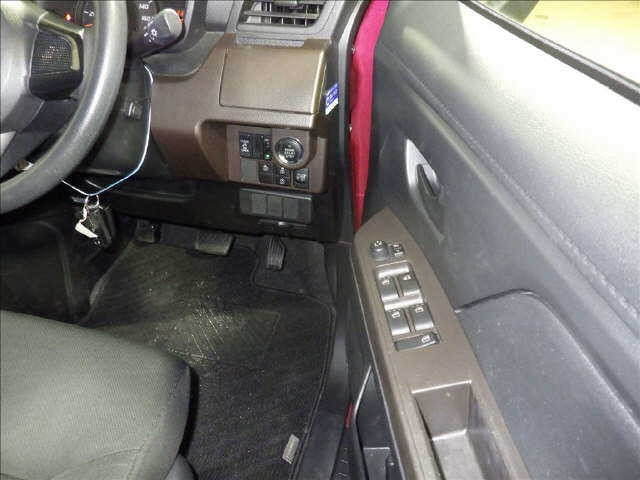TOYOTA ROOMY 2017