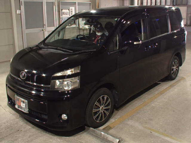 TOYOTA VOXY 2011