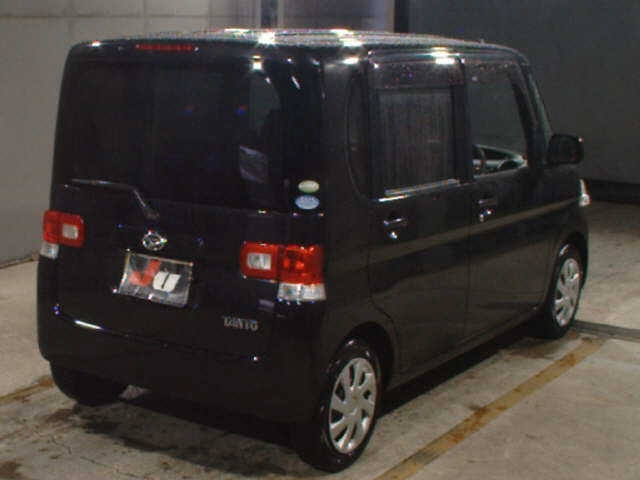 DAIHATSU TANTO 2011