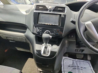 NISSAN SERENA 2011