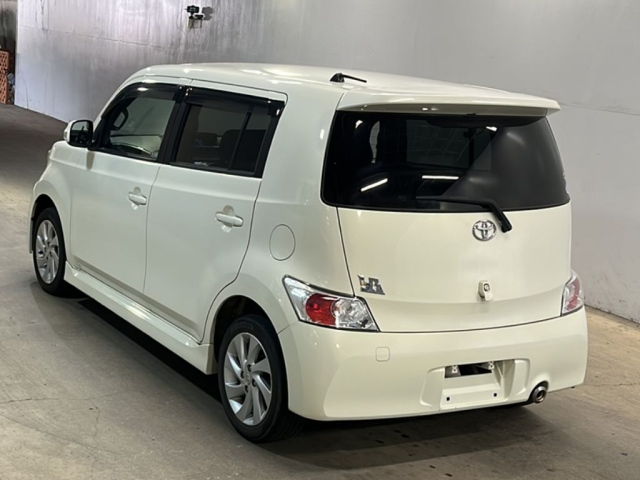 TOYOTA BB 2011