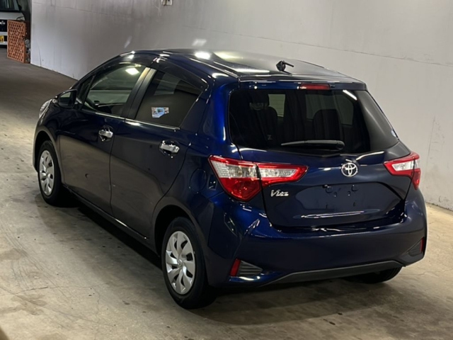 TOYOTA VITZ 2017