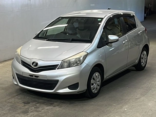 TOYOTA VITZ 2013