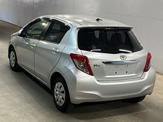 TOYOTA VITZ 2013