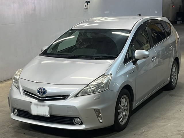 TOYOTA PRIUS ALPHA 2011
