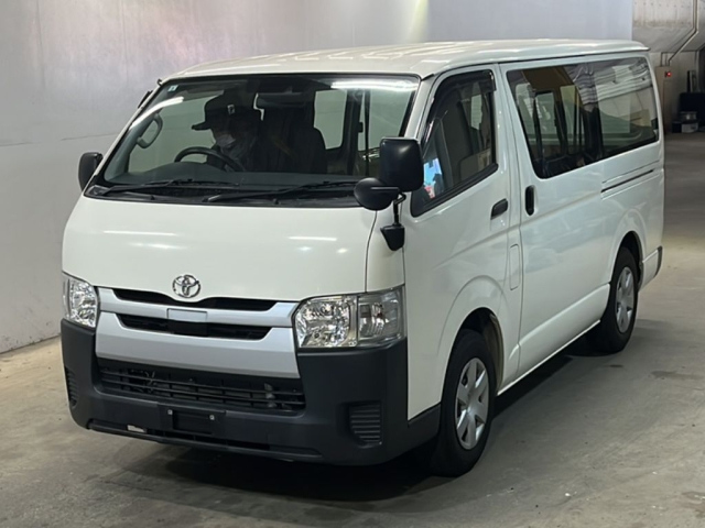 TOYOTA HIACE VAN 2020