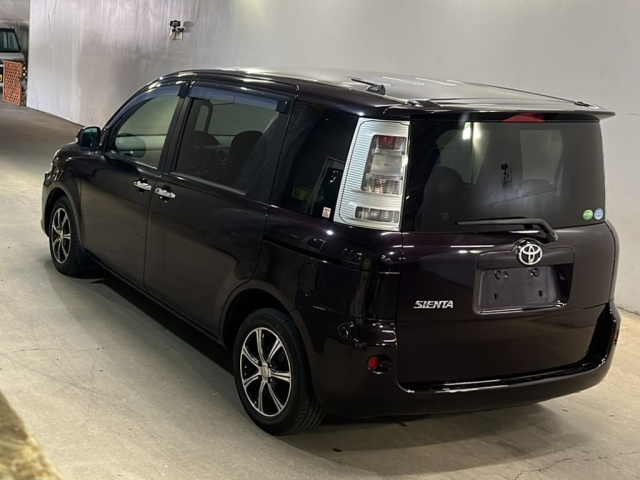 TOYOTA SIENTA 2012