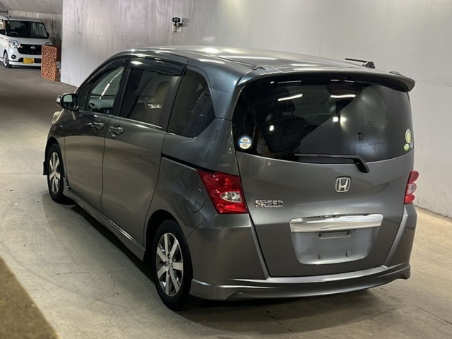 HONDA FREED 2010