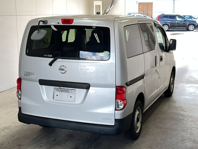 NISSAN NV200 2017