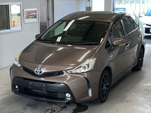 TOYOTA PRIUS ALPHA 2014