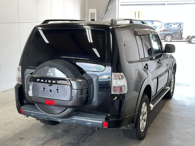 MITSUBISHI PAJERO 2012