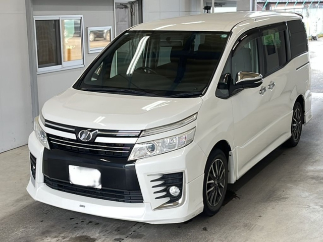 TOYOTA VOXY 2015