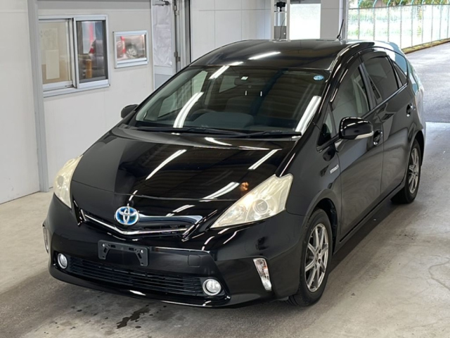TOYOTA PRIUS ALPHA 2013