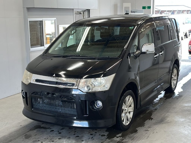 MITSUBISHI DELICA D5 2011