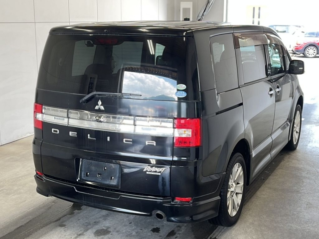 MITSUBISHI DELICA D5 2011