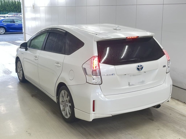 TOYOTA PRIUS ALPHA 2013