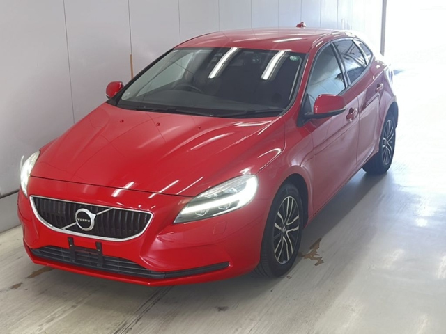 VOLVO V40 2018