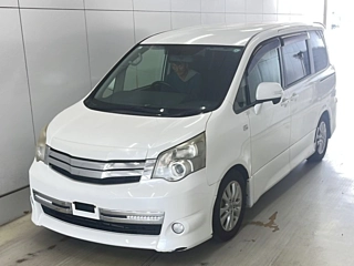 TOYOTA NOAH 2012