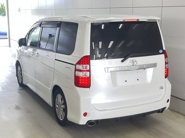 TOYOTA NOAH 2012