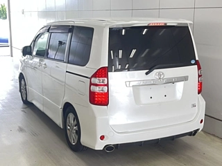 TOYOTA NOAH 2012