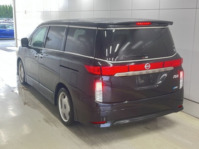 NISSAN ELGRAND 2010
