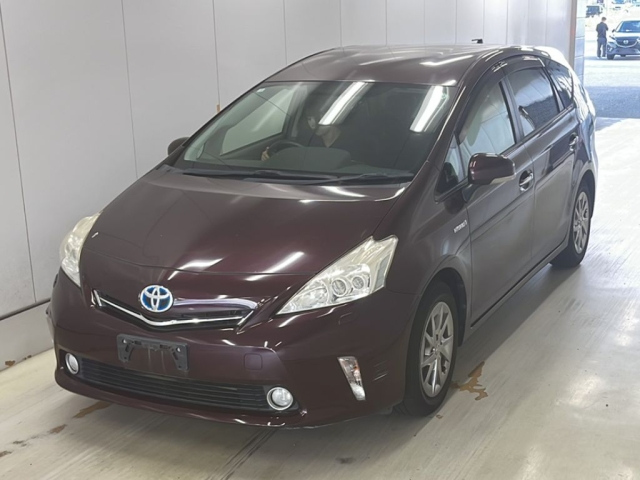 TOYOTA PRIUS ALPHA 2014