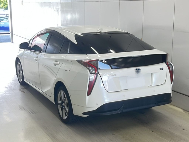 TOYOTA PRIUS 2016