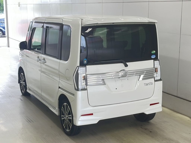 DAIHATSU TANTO 2016