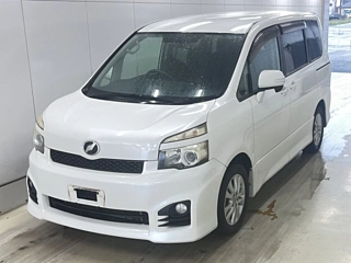TOYOTA VOXY 2013
