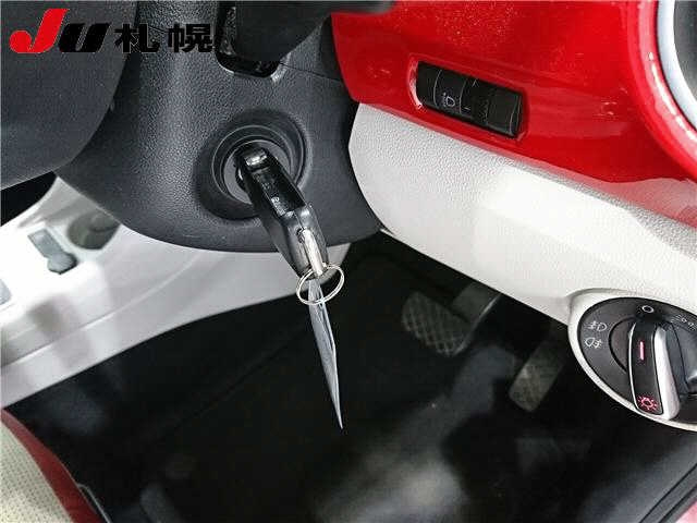 VOLKSWAGEN UP 2013