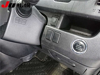 TOYOTA VOXY 2010