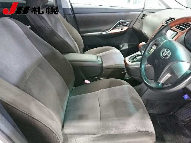 TOYOTA MARK X ZIO 2010