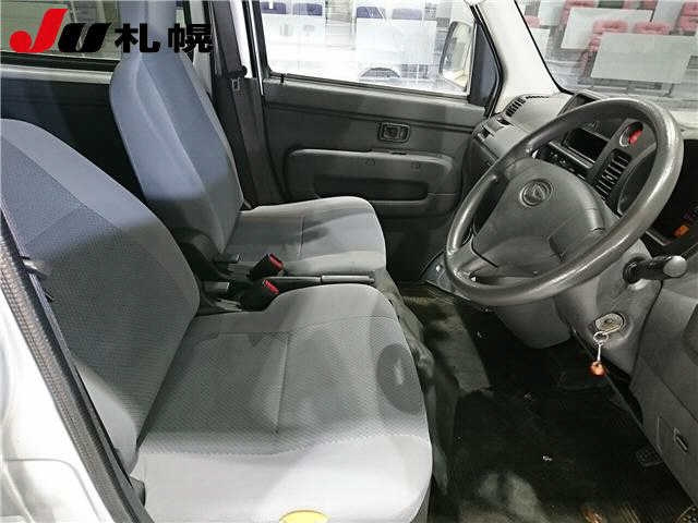 DAIHATSU HIJET VAN 2011
