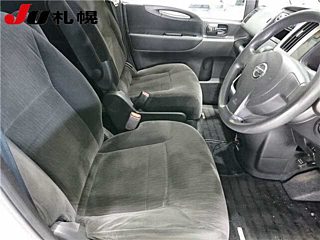 NISSAN SERENA 2010