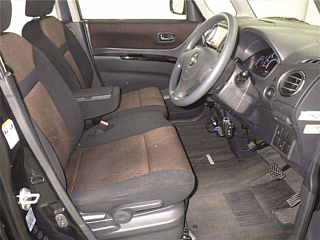 NISSAN ROOX 2011